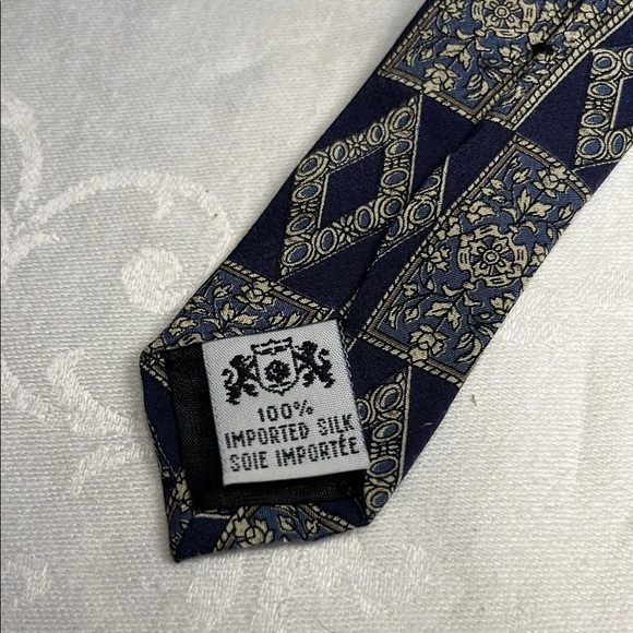 Elegant Blue and Gold Silk Tie with Geometric Design - Picture 2 of 5